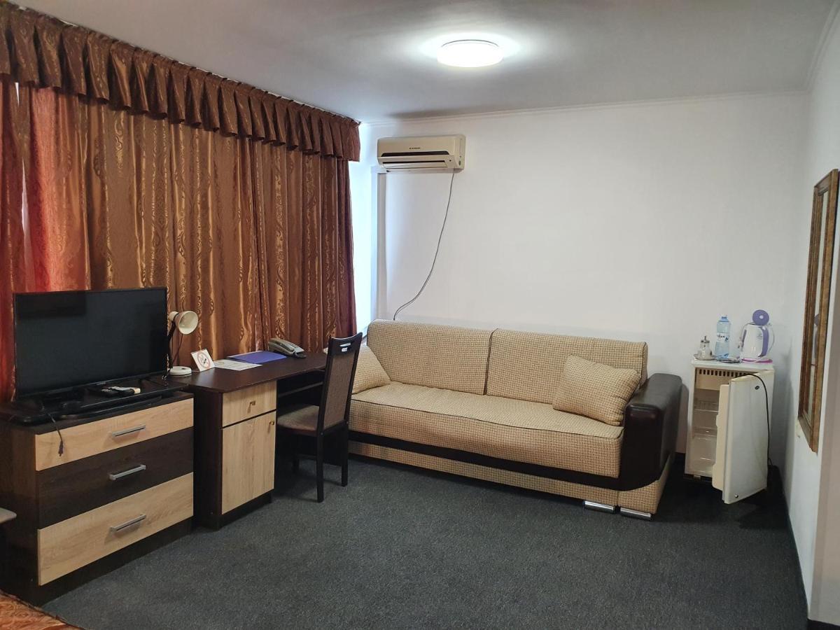 Aktobe Hotel Exterior photo