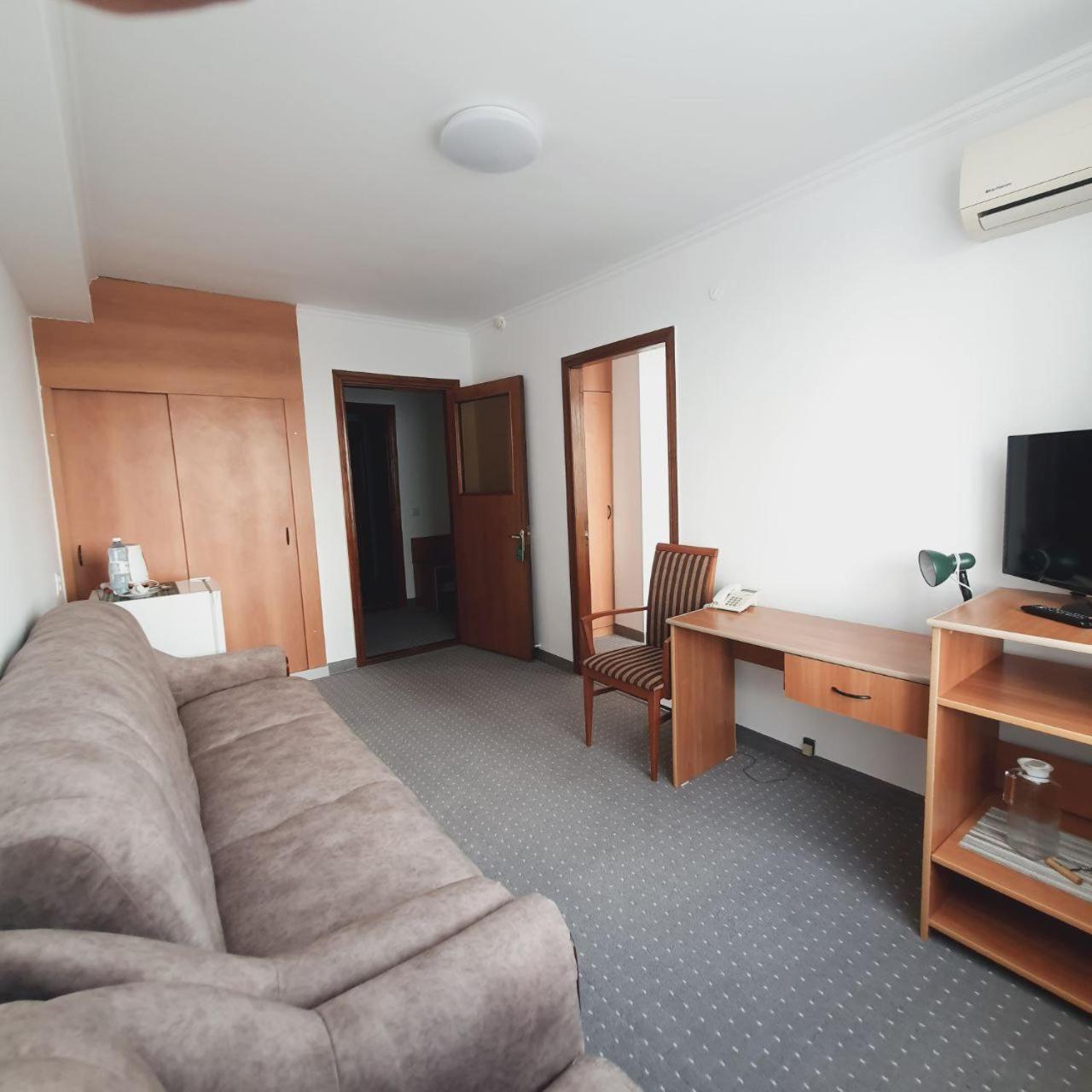 Aktobe Hotel Exterior photo